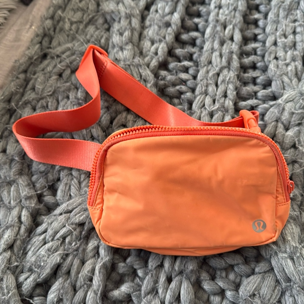 Lululemon belt bag